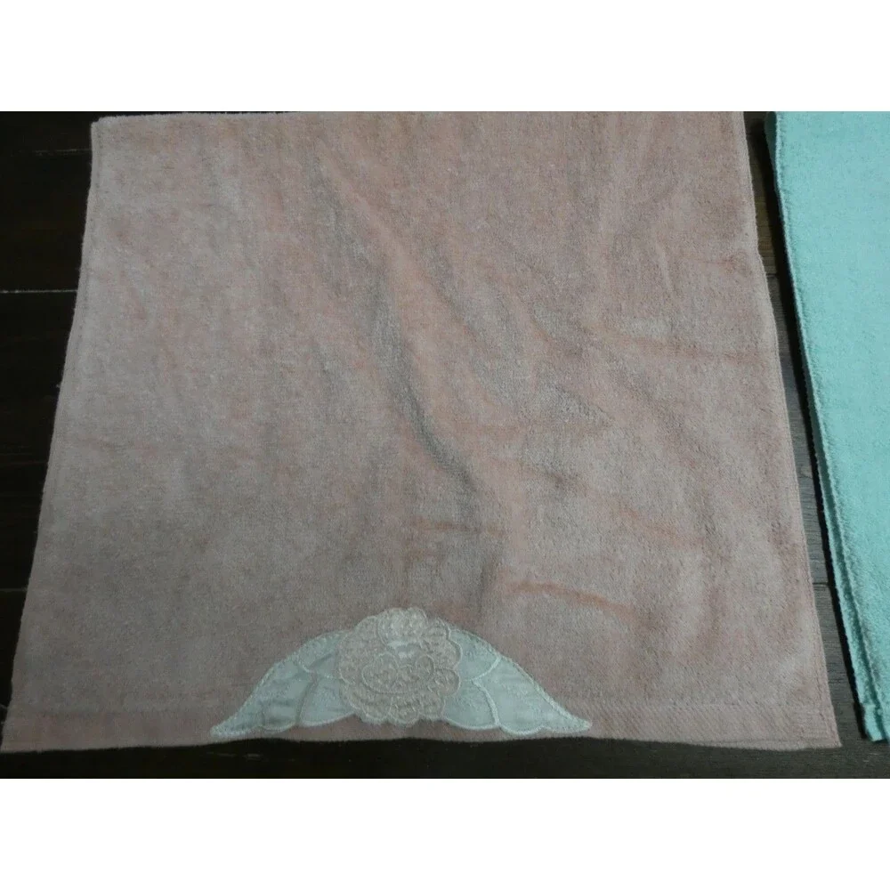 The Avanti Look 70s Vintage Set of 2 Hand Towels Embroidered Pink Green 28